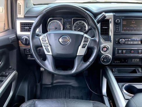 Used 2019 Nissan Titan SL w/ Chrome Package AWD/4WD image 6