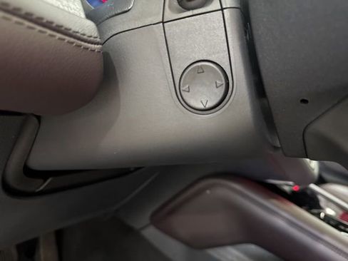 Used 2025 Ford Explorer Platinum image 23