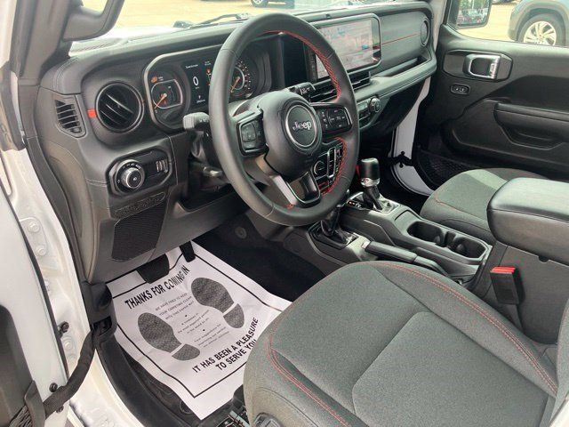 Used 2024 Jeep Wrangler Unlimited Rubicon w/ Convenience Group AWD/4WD image 17
