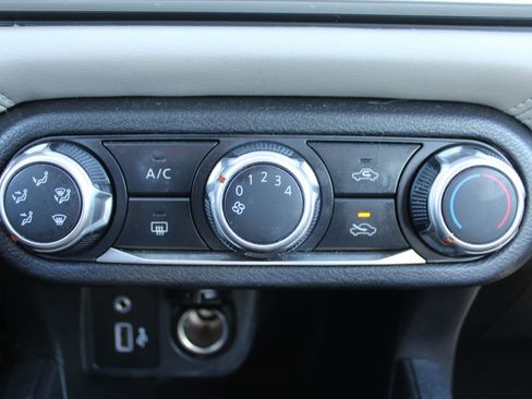 Used 2020 Nissan Versa SV image 34