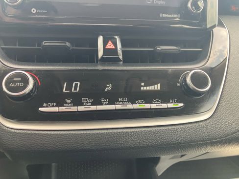 Used 2021 Toyota Corolla LE FWD image 21