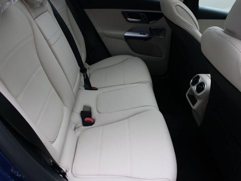 Used 2026 Mercedes-Benz GLC 300 image 32