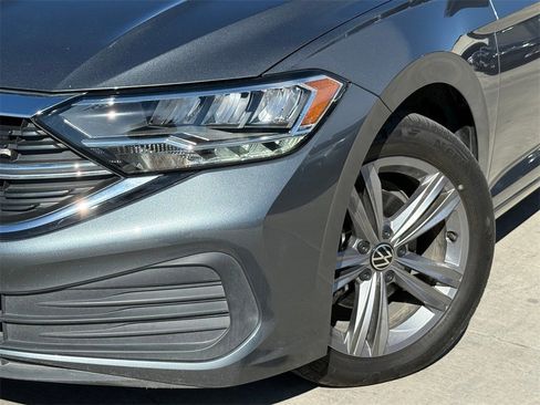 Used 2024 Volkswagen Jetta SE image 2