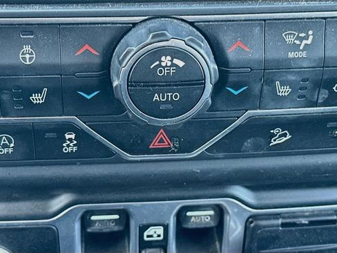 Used 2018 Jeep Wrangler Unlimited Sport S AWD/4WD image 22