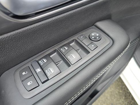 New 2026 Chrysler Pacifica Select image 24