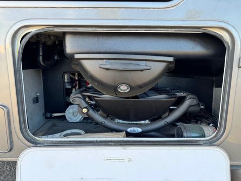 Used 2015 Ford E-450 and Econoline 450 Super Duty w/ Motorhome Prep Package RWD image 19