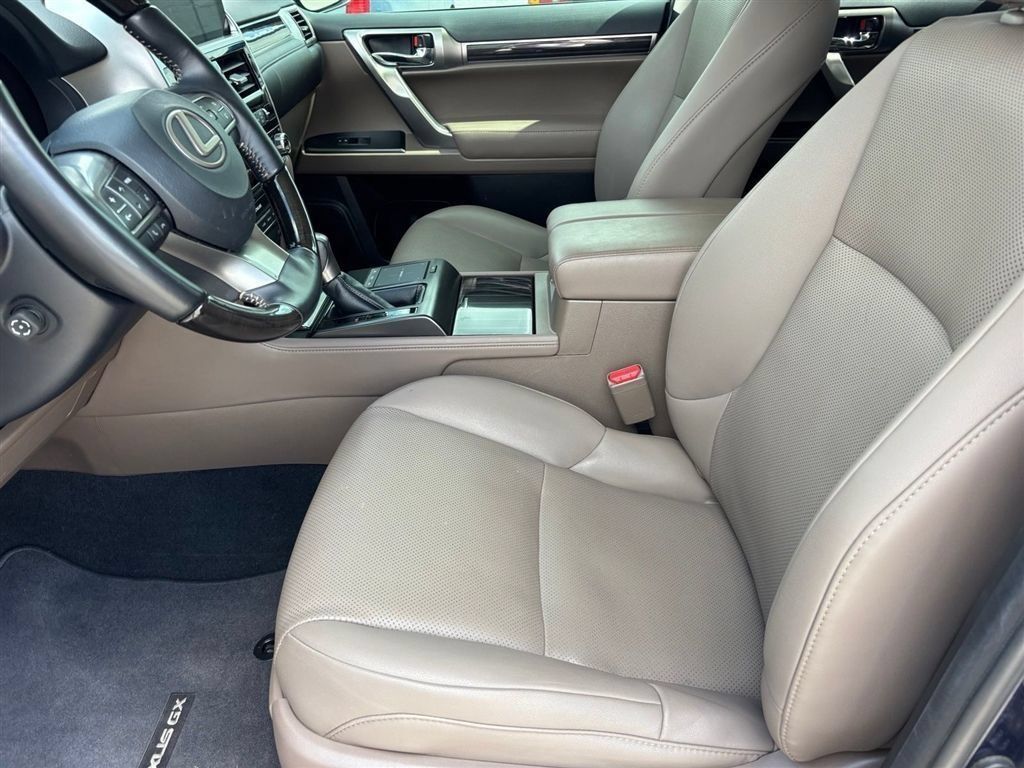 Used 2023 Lexus GX 460 Premium w/ Accessory Package AWD/4WD image 12