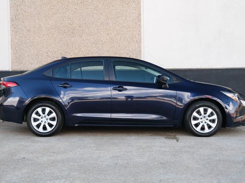 Used 2021 Toyota Corolla LE image 11