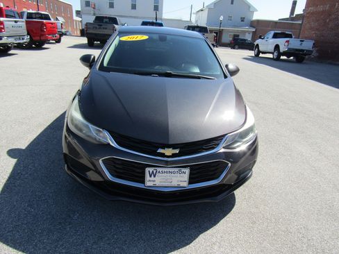 Used 2017 Chevrolet Cruze LT image 16