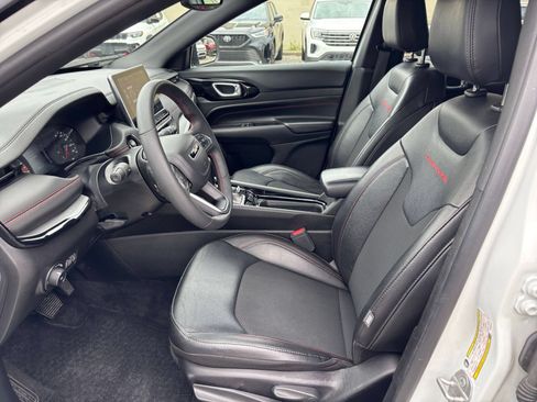 Used 2025 Jeep Compass Trailhawk AWD/4WD image 27