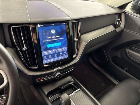 Used 2025 Volvo XC60 B5 Core image 30