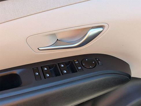 Certified 2025 Hyundai Tucson SEL image 11