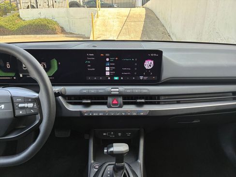 Used 2025 Kia K4 LXS image 17