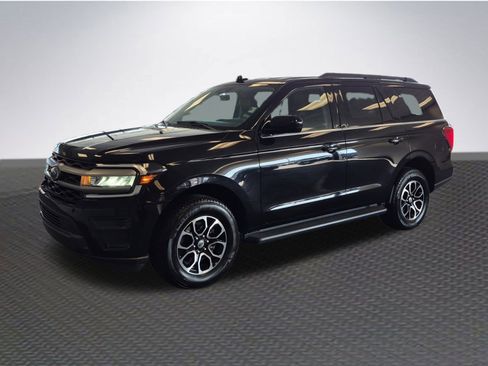 Certified 2024 Ford Expedition XLT image 2