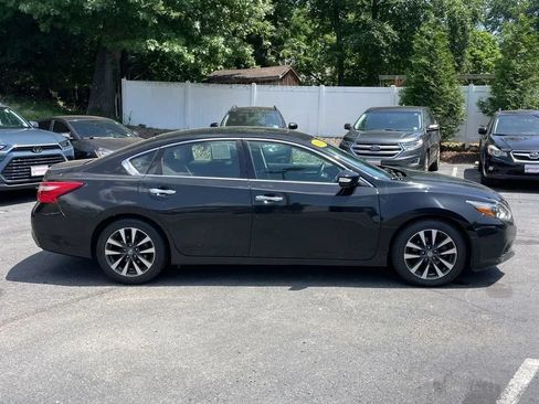 Used 2016 Nissan Altima 2.5 SL w/ 2.5 Technology w/LED Package FWD image 10