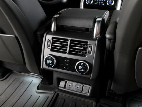 Certified 2025 Land Rover Discovery Dynamic SE AWD/4WD image 23