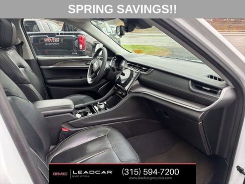 Used 2023 Jeep Grand Cherokee L Limited w/ Black Appearance Package image 11