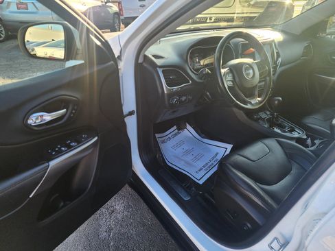 Used 2019 Jeep Cherokee Limited AWD/4WD image 18