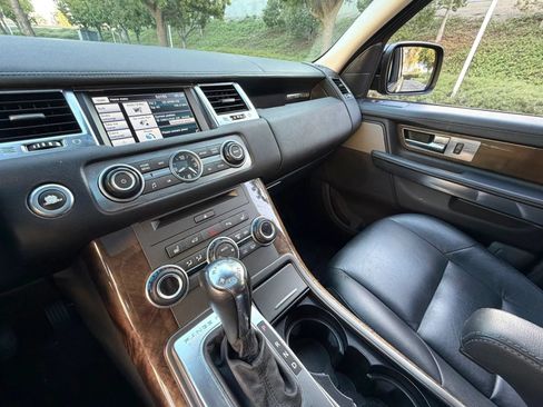 Used 2012 Land Rover Range Rover Sport HSE AWD/4WD image 22