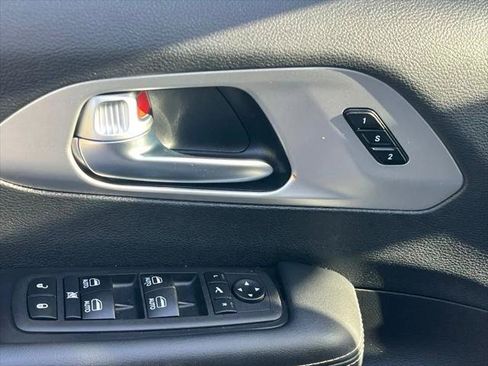 Certified 2026 Chrysler Pacifica Limited w/ S Appearance Package FWD image 26
