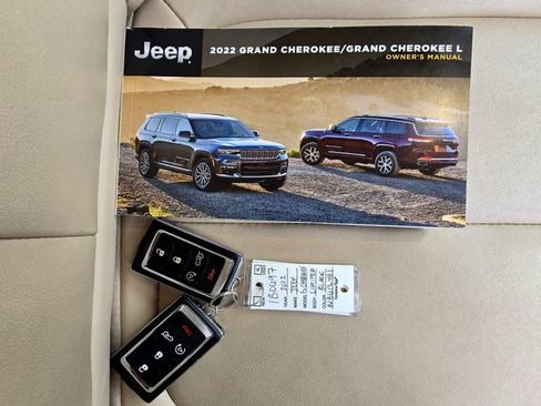 Certified 2022 Jeep Grand Cherokee Limited image 35