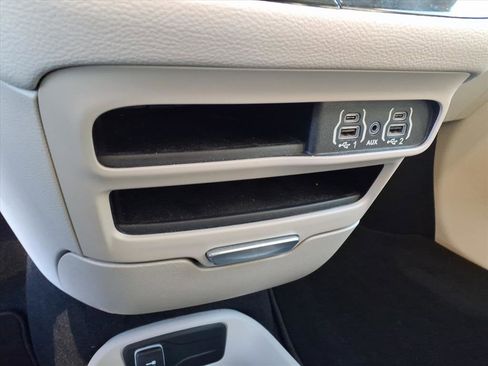 Used 2023 Chrysler Pacifica Touring-L image 14