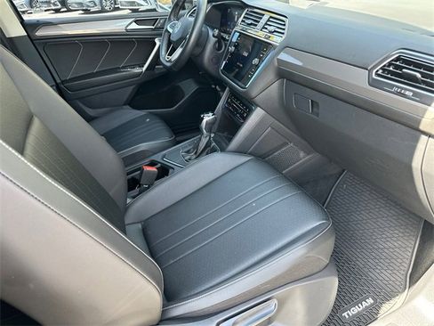 Used 2023 Volkswagen Tiguan SE image 25