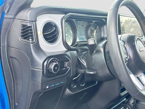 Used 2024 Jeep Wrangler Unlimited Sahara AWD/4WD image 10