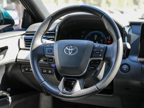 Used 2025 Toyota Camry SE FWD image 14