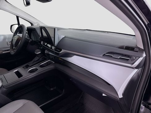 Certified 2025 Toyota Sienna XLE w/ XLE Plus Package image 20