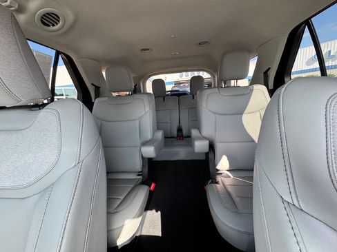 New 2026 Ford Explorer Active w/ Active Comfort Package AWD/4WD image 18
