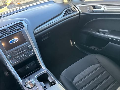 Used 2020 Ford Fusion SE image 19