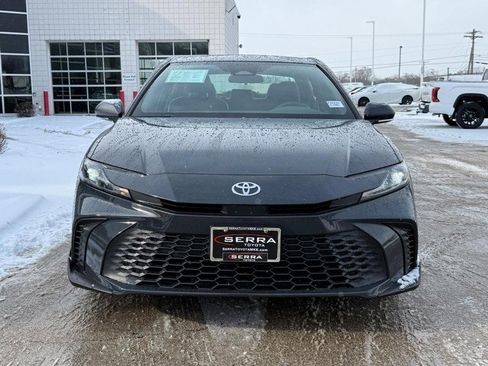 Used 2025 Toyota Camry SE image 8