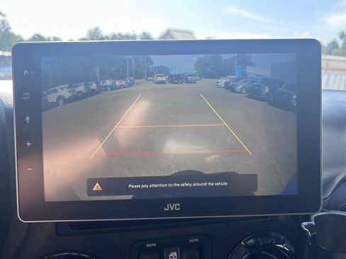 Used 2014 Jeep Wrangler Unlimited Sahara AWD/4WD image 18