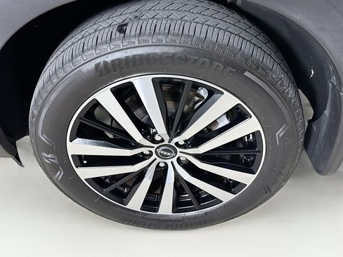 Used 2023 Nissan Pathfinder Platinum image 40