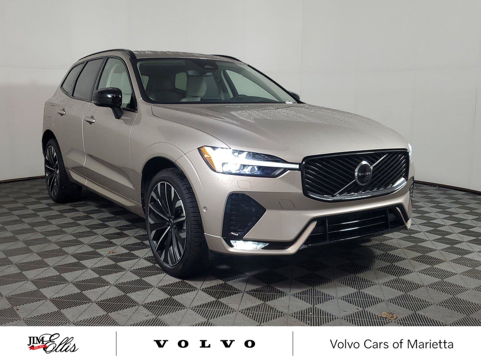 Used 2026 Volvo XC60 B5 Ultra AWD/4WD image 1