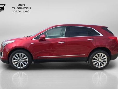Used 2019 Cadillac XT5 Premium Luxury FWD image 2
