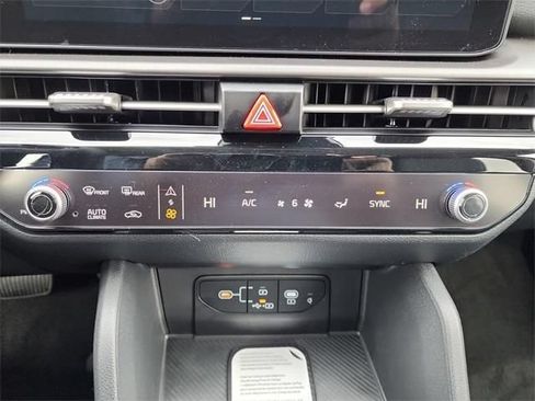 Used 2026 Kia Sportage EX FWD image 21