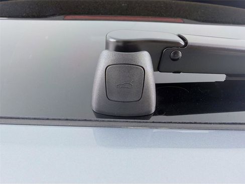 New 2025 Porsche Macan image 25