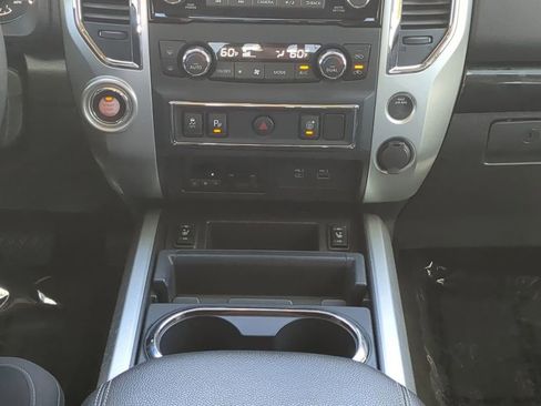 Used 2021 Nissan Titan SV w/ SV Convenience Package image 19