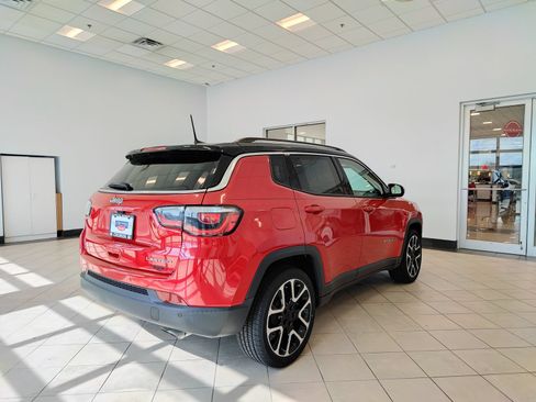 Used 2018 Jeep Compass Limited w/ Navigation Group FWD image 3