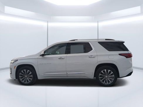 Used 2023 Chevrolet Traverse Premier image 6
