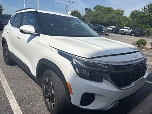 Used 2024 Kia Seltos EX AWD/4WD image 3