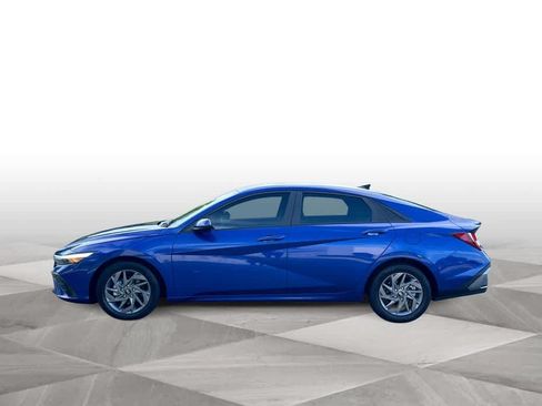 Used 2024 Hyundai Elantra SEL FWD image 5