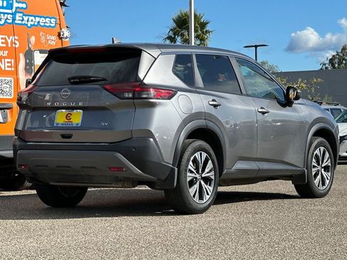 Used 2023 Nissan Rogue SV image 4