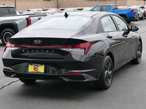 Used 2023 Hyundai Elantra SEL FWD image 3