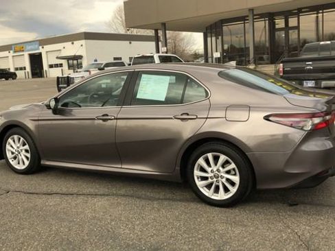 Used 2024 Toyota Camry LE image 6