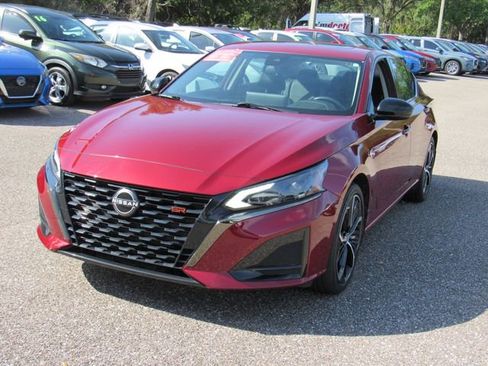 Used 2024 Nissan Altima 2.5 SR w/ SR Premium Package FWD image 6