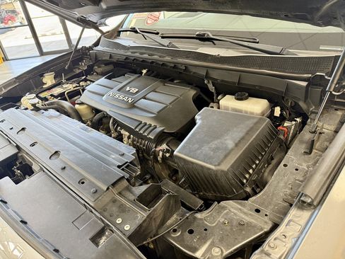 Used 2017 Nissan Titan SV RWD image 17