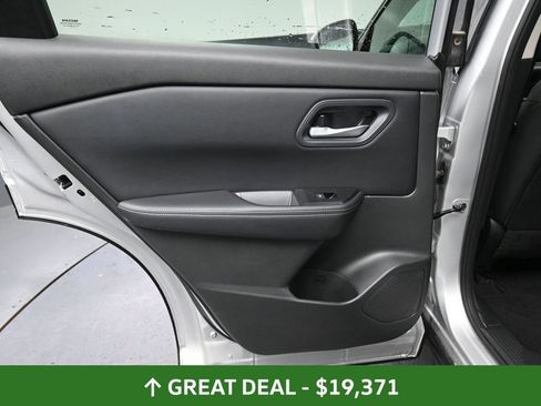 Used 2024 Nissan Rogue SV image 28